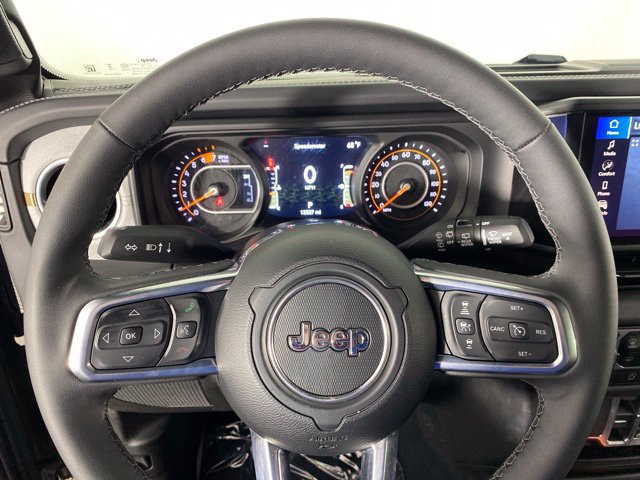 Used 2026 Jeep Wrangler Unlimited Sahara AWD/4WD image 23