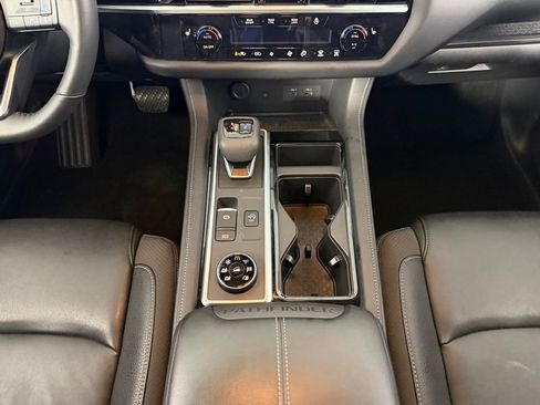 Used 2025 Nissan Pathfinder SL image 20