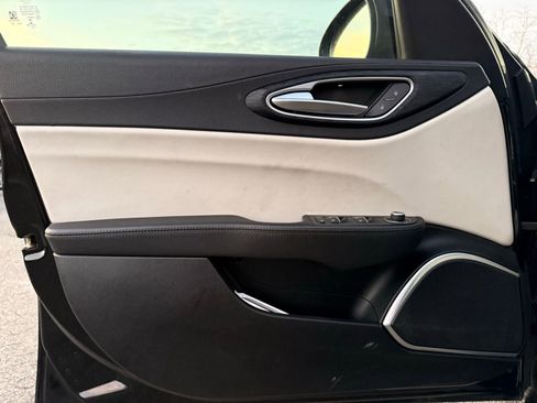 Used 2020 Alfa Romeo Giulia w/ Nero Edizione image 13