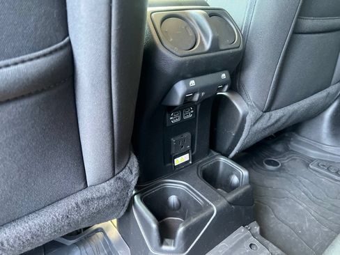 Used 2023 Jeep Gladiator Sport AWD/4WD image 12