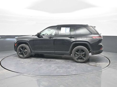 Used 2023 Jeep Grand Cherokee Limited w/ Black Appearance Package image 5