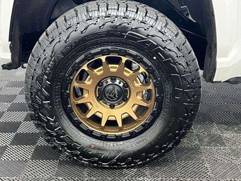 Used 2025 Toyota Tacoma SR5 image 10