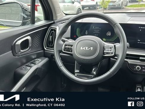 Certified 2024 Kia Sorento S w/ Panoramic Sunroof Package AWD/4WD image 24