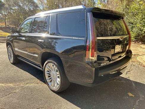 Used 2019 Cadillac Escalade Platinum image 5
