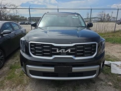 Used 2023 Kia Telluride S AWD/4WD image 3
