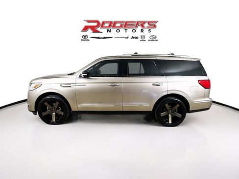 Used 2019 Lincoln Navigator Reserve AWD/4WD image 4