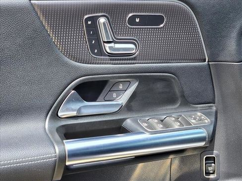 Used 2021 Mercedes-Benz GLA 250 4MATIC image 9