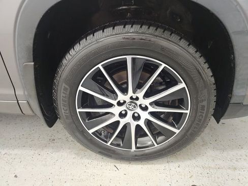 Used 2018 Toyota Highlander SE image 8