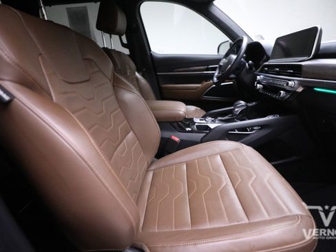 Used 2022 Kia Telluride SX w/ SX Prestige Package image 11