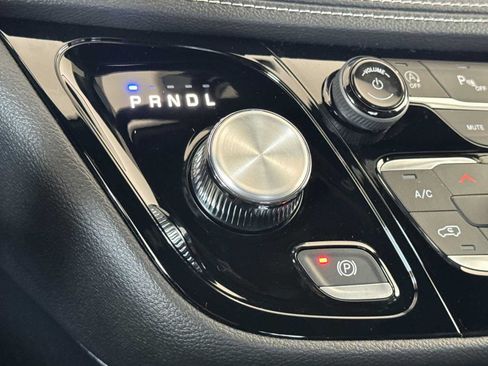 New 2026 Chrysler Pacifica Select FWD image 19