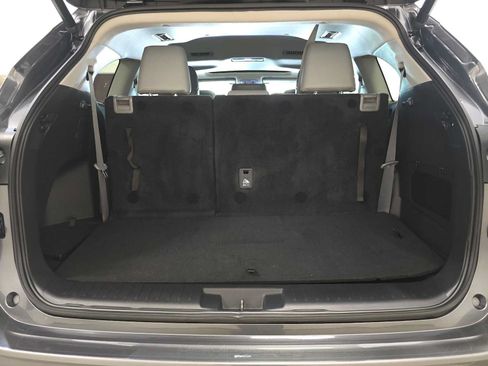 Used 2023 Toyota Highlander XLE AWD/4WD image 32