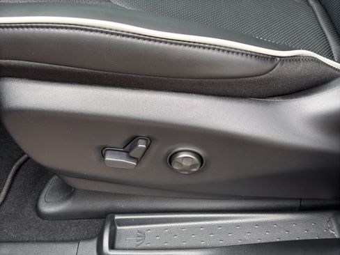 New 2027 Chrysler Pacifica Limited AWD/4WD image 16
