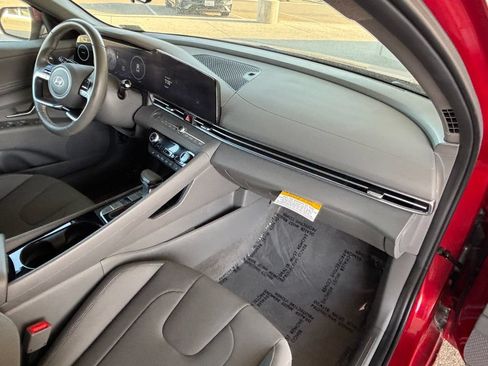 Used 2025 Hyundai Elantra SEL FWD image 20