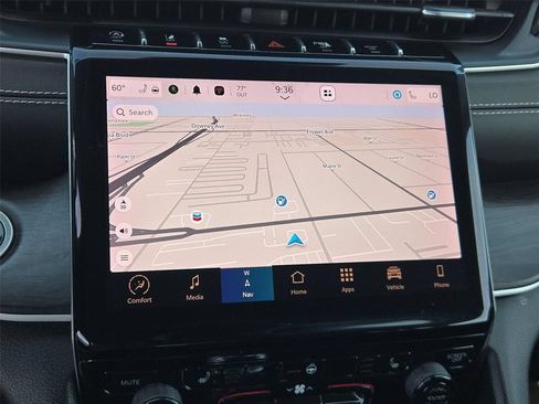Used 2023 Jeep Grand Cherokee Limited RWD image 6