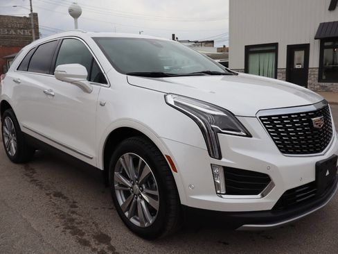 Used 2023 Cadillac XT5 Premium Luxury w/ Technology Package image 2