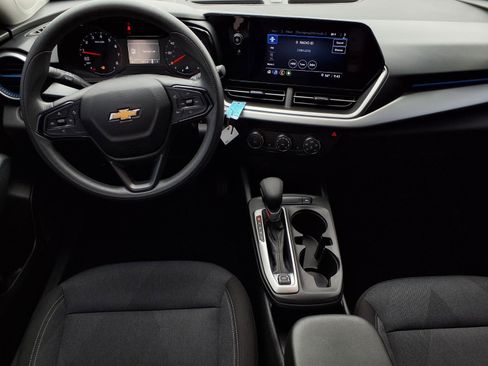 Used 2025 Chevrolet Trax LS w/ LS Convenience Package image 32