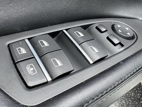 Used 2013 BMW 750Li RWD image 19