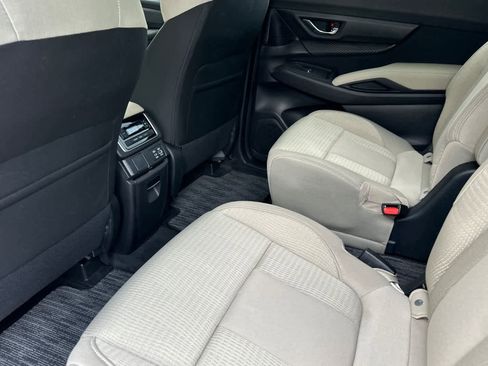 Used 2024 Subaru Ascent Premium w/ Convenience Package image 11