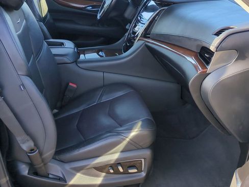 Used 2020 Cadillac Escalade Premium Luxury image 22