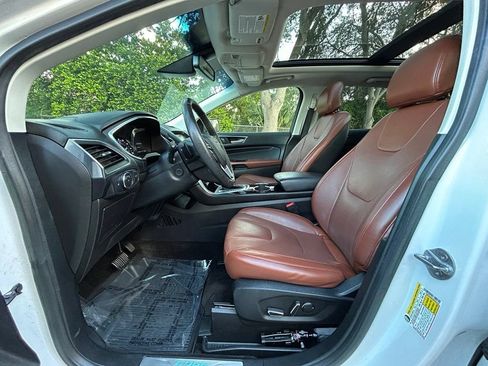 Used 2018 Ford Edge Titanium w/ Equipment Group 302A AWD/4WD image 11