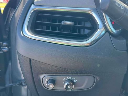 Used 2018 Chevrolet Equinox LT FWD image 18