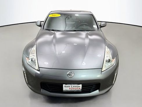 Used 2017 Nissan 370Z Touring RWD image 2