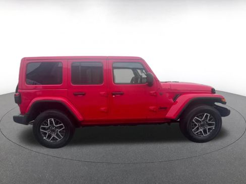 Used 2025 Jeep Wrangler Unlimited Sahara AWD/4WD image 15
