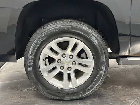 Used 2015 Chevrolet Suburban LTZ RWD image 30