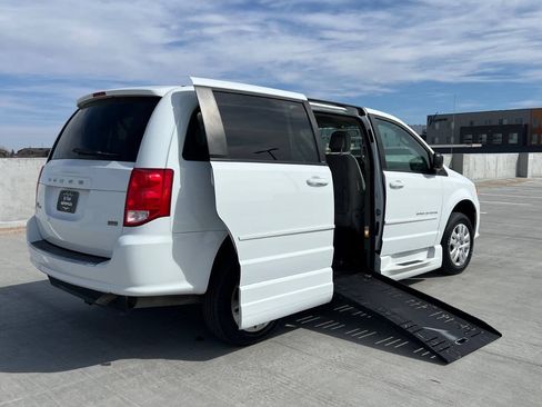Used 2014 Dodge Grand Caravan SE w/ Quick Order Package 29E SE FWD image 5