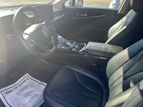 Used 2022 Lincoln Nautilus FWD w/ Premium Package image 9