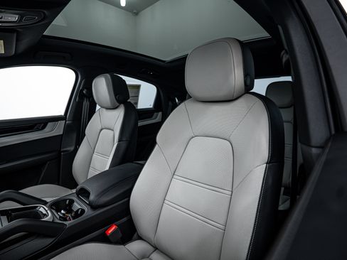 New 2026 Porsche Cayenne S image 15
