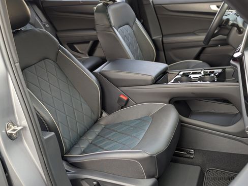 Used 2024 Volkswagen Atlas Cross Sport SEL Premium R-Line image 23