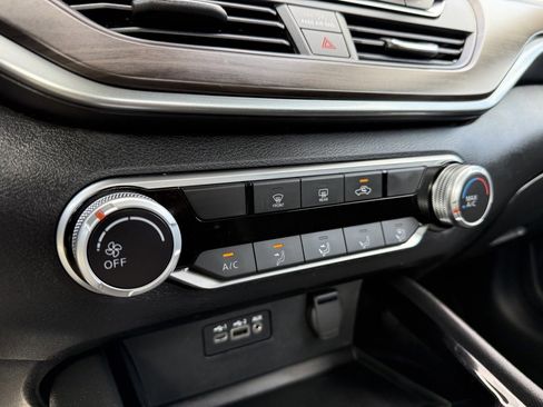 Used 2024 Nissan Altima 2.5 SV image 32