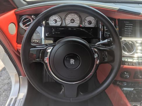 Used 2018 Rolls-Royce Dawn RWD image 17