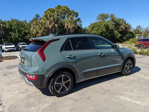 Certified 2023 Kia Niro EX image 9