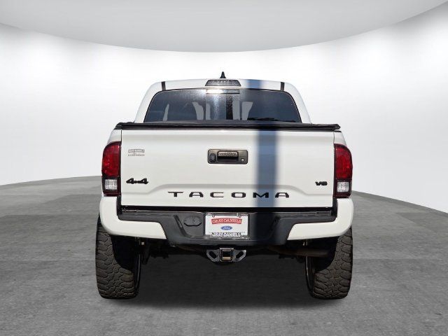 Used 2022 Toyota Tacoma SR5 w/ Technology Package AWD/4WD image 5