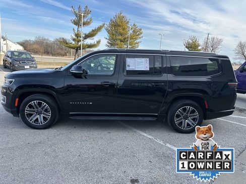 Used 2024 Jeep Wagoneer L Series II w/ Flexible Seating Group image 19