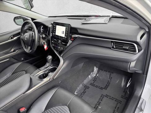 Used 2024 Toyota Camry SE image 20