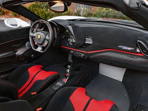 Used 2020 Ferrari 488 Pista Spider image 10