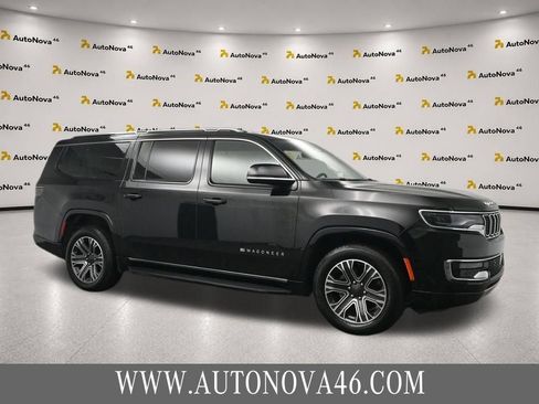 Used 2024 Jeep Wagoneer L Series II w/ Flexible Seating Group AWD/4WD image 11