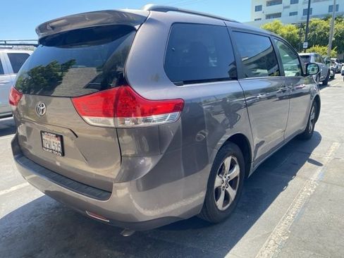 Used 2014 Toyota Sienna LE FWD image 5