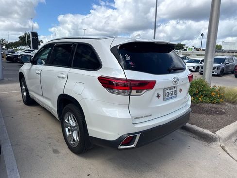 Used 2017 Toyota Highlander Limited FWD image 6