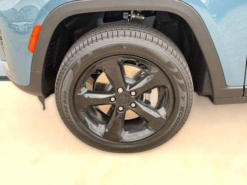 New 2026 Jeep Grand Cherokee L Limited AWD/4WD image 12