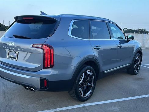 Used 2025 Kia Telluride S FWD image 13