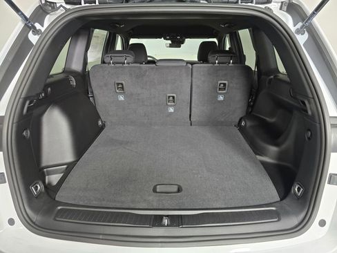 New 2025 Jeep Grand Cherokee Laredo image 15