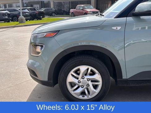 Certified 2025 Hyundai Venue SE image 4