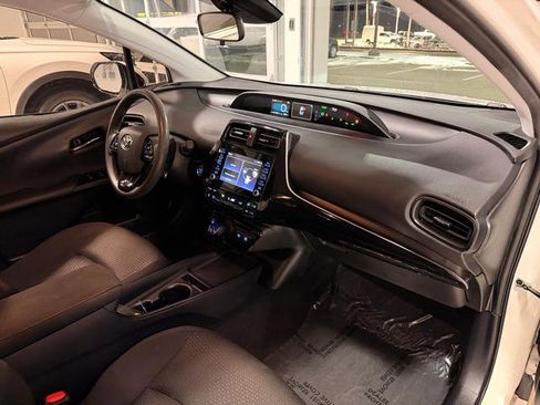 Used 2020 Toyota Prius LE image 27