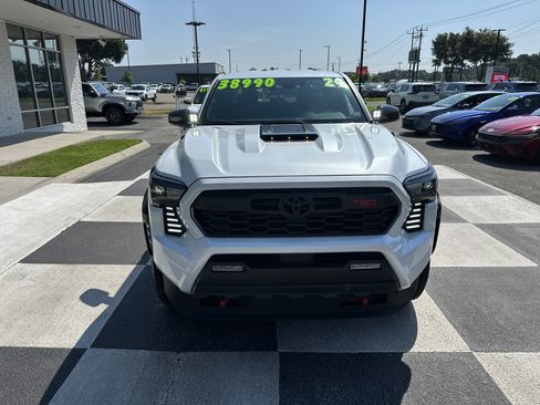 Used 2024 Toyota Tacoma TRD Sport RWD image 2