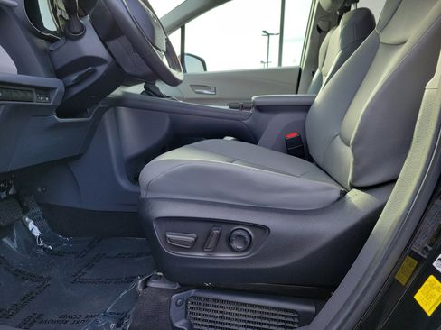 Used 2024 Toyota Sienna XLE image 16