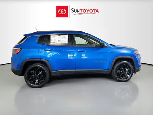 Used 2024 Jeep Compass Latitude image 2